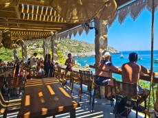 Anthony Quinn bay kafic Anthony Quinn bay kafic