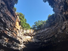 KEFALONIJA MELISSANI JAMA KEFALONIJA MELISSANI JAMA