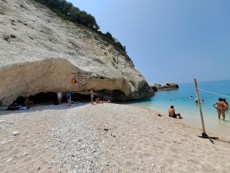 KEFALONIJA MYRTOS JAMA KEFALONIJA MYRTOS JAMA