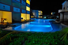 bazen pred hotelom bazen pred hotelom