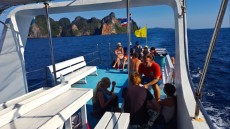 60 DIVING BOAT ON PHI PHI DON 60 DIVING BOAT ON PHI PHI DON
