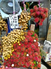 Chowkid market nenevadno sadje Chowkid market nenevadno sadje