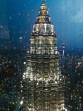 Petronas Twin Towers na vrhu Petronas Twin Towers na vrhu