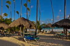 DOMINIKANSKA REPUBLIKA lezalniki na plazi