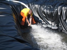 PLAVALNI RIBNIKI polnjenje ribnika z vodo